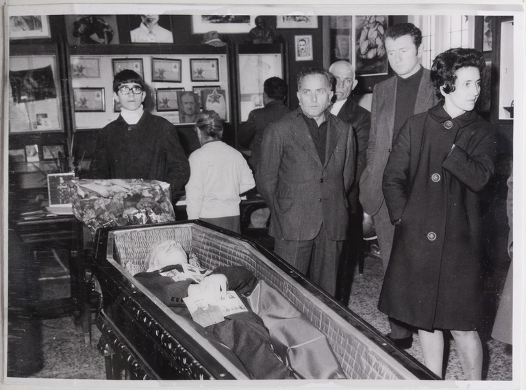 Gattatico-Reggio Emilia, 27-30 marzo 1970, Funerali di Alcide Cervi, la camera ardente di Alcide Cervi in una sala del museo